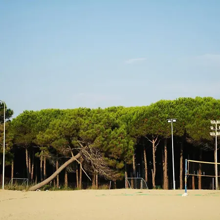 The Beachfront Голем